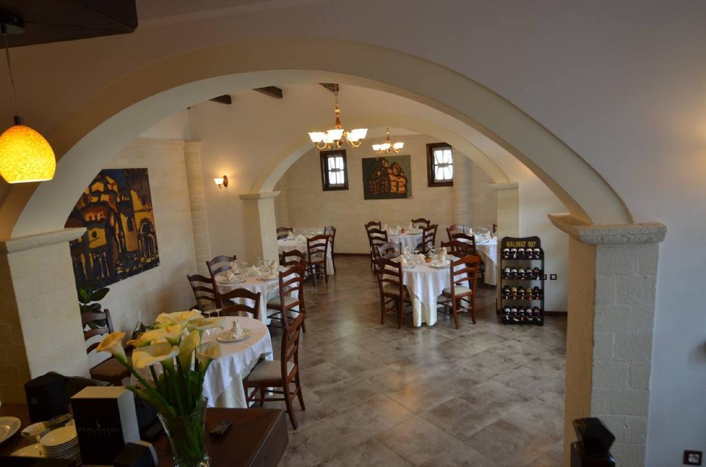 Boutique Hotel Muzaka Berat Exteriör bild