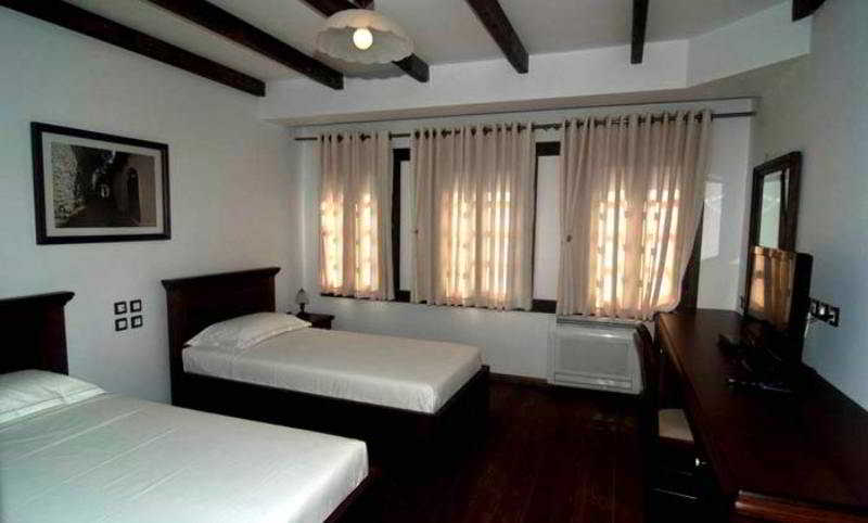 Boutique Hotel Muzaka Berat Exteriör bild