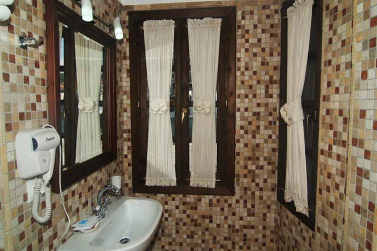 Boutique Hotel Muzaka Berat Exteriör bild
