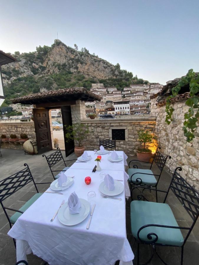 Boutique Hotel Muzaka Berat Exteriör bild