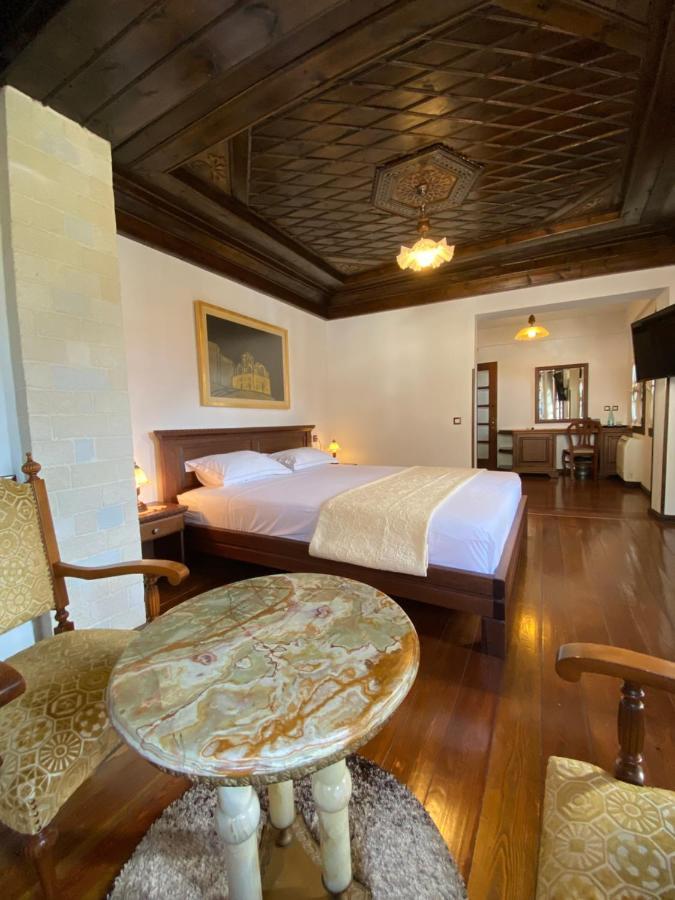 Boutique Hotel Muzaka Berat Exteriör bild