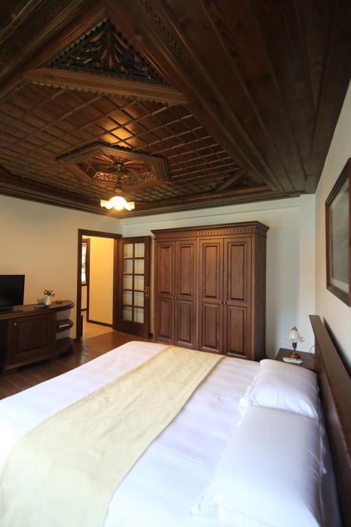 Boutique Hotel Muzaka Berat Exteriör bild