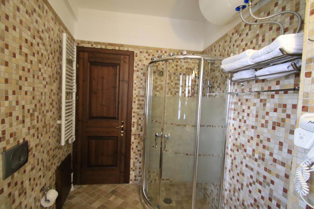 Boutique Hotel Muzaka Berat Exteriör bild