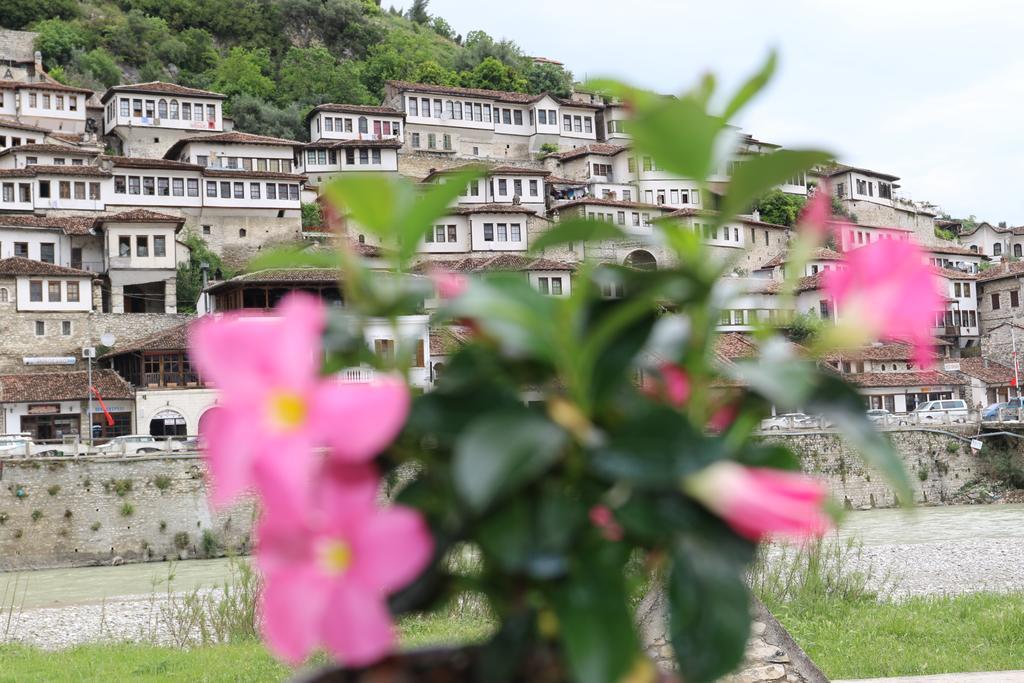Boutique Hotel Muzaka Berat Exteriör bild