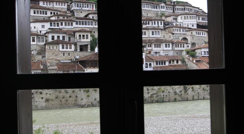 Boutique Hotel Muzaka Berat Exteriör bild