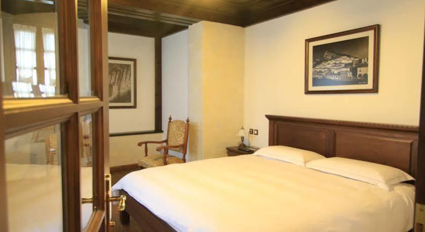 Boutique Hotel Muzaka Berat Exteriör bild